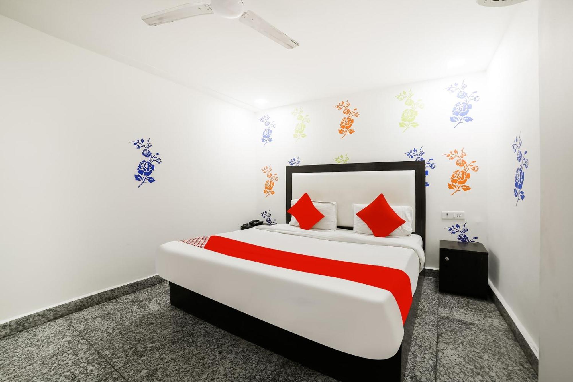 My Comfortable Hotel New Delhi Exterior photo