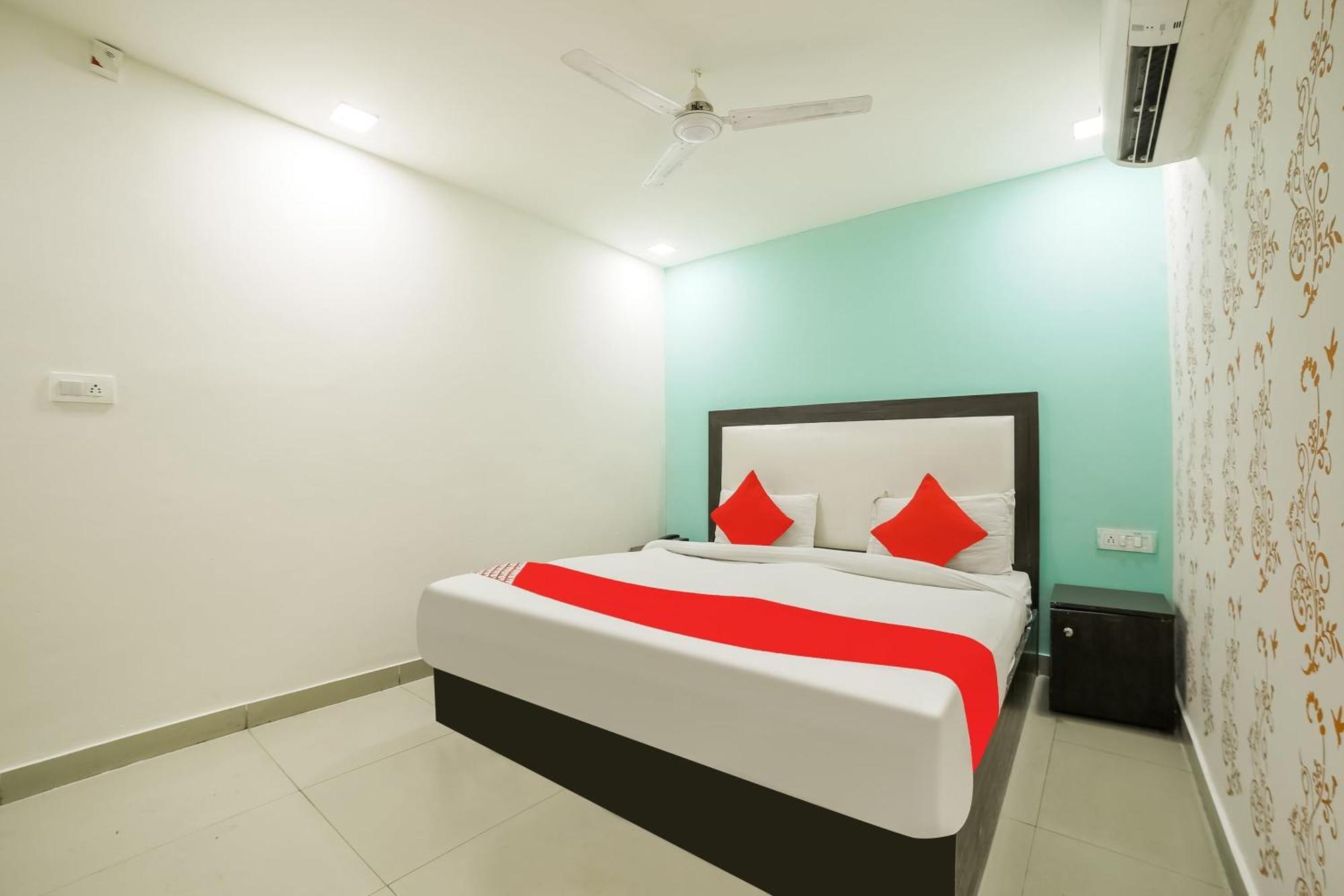 My Comfortable Hotel New Delhi Exterior photo