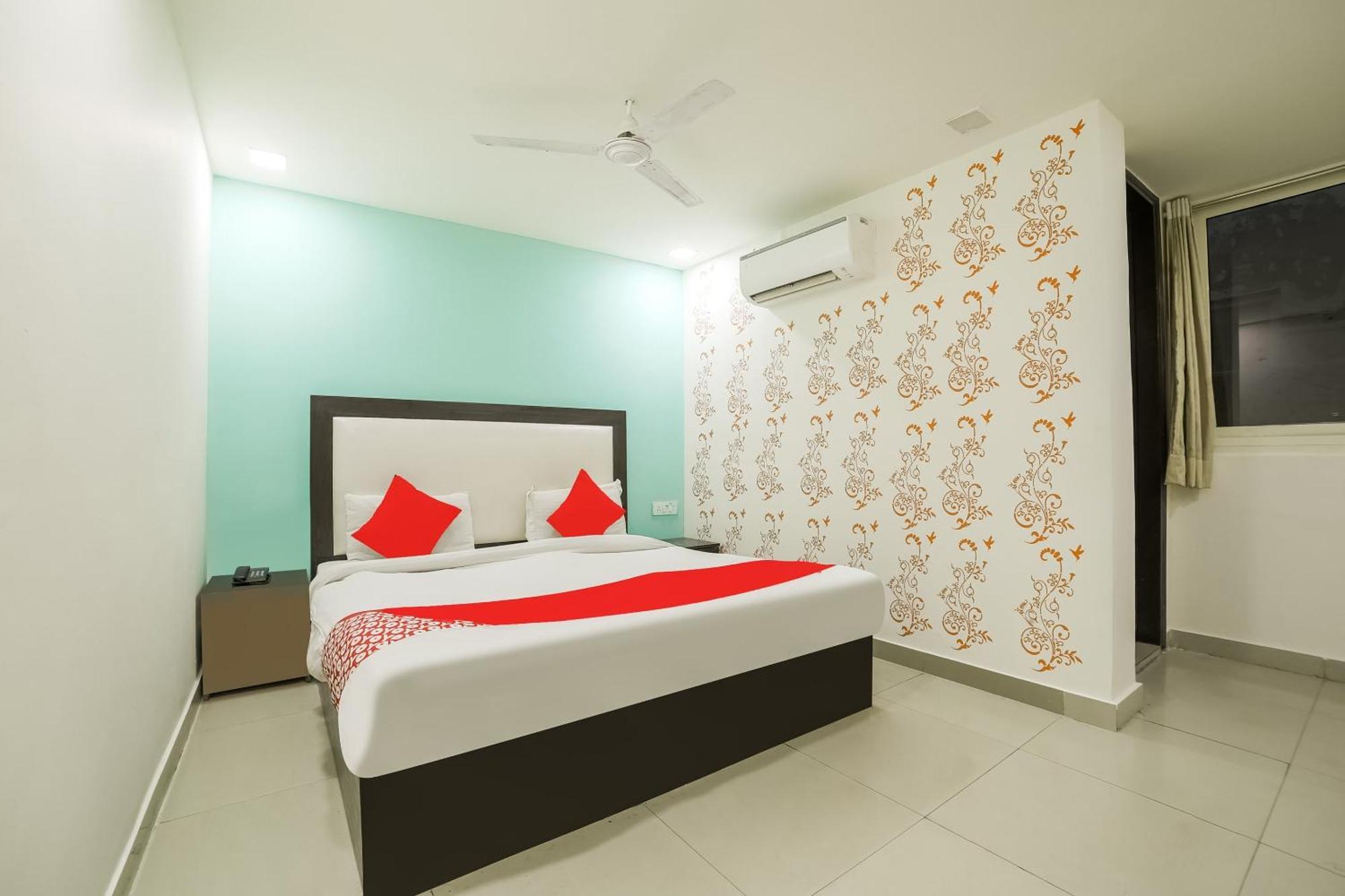 My Comfortable Hotel New Delhi Exterior photo